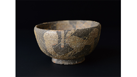 Ginza Kuroda touen / Exhibition: Modern Ceramics Masters / Photo: Shoji Kamoda “Stoneware Teacup”