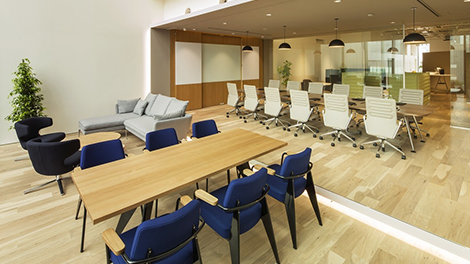 10階 HandShake Loungeは銀座通り一望できる貸し会議室となっている