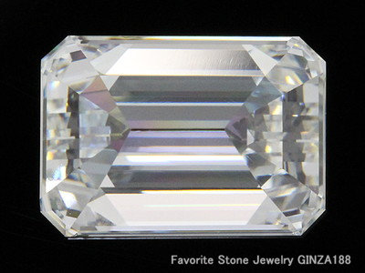 Fancy-cut Diamond 「Emerald Cut」