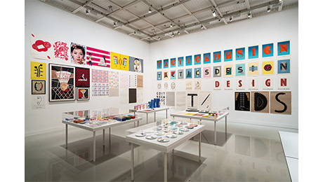 資生堂ギャラリー/うたう仲條 おどる仲條 ―文字と画と、資生堂と/撮影：加藤健