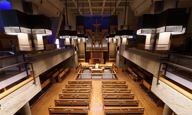 礼拝堂をギャラリー席から。