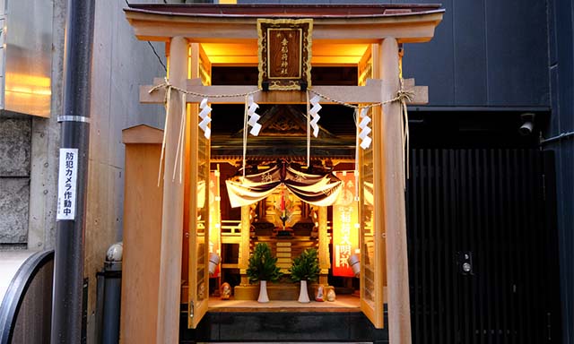 幸稲荷神社のお社。普段は扉が閉められているが特別に開けて貰って撮影した。